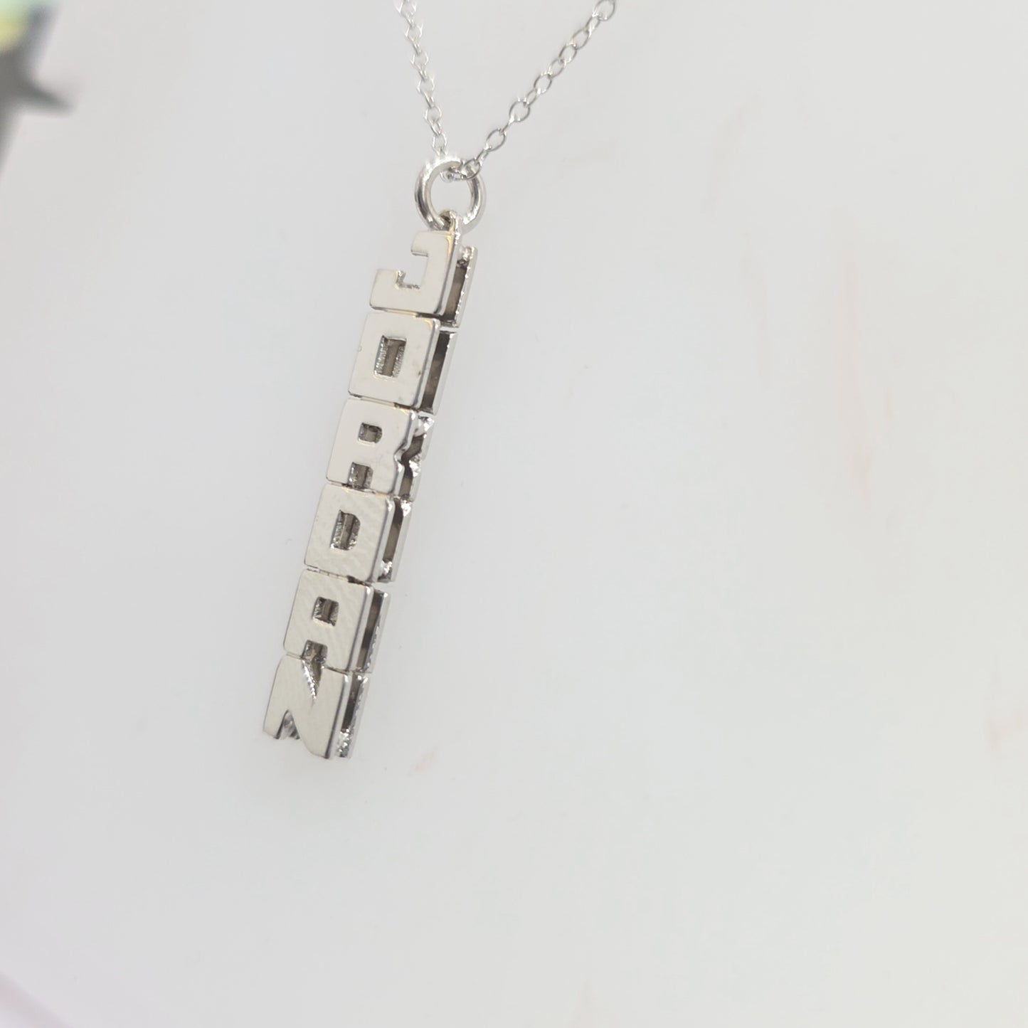 Jordan Vertical Name Necklace – Sterling Silver | Double Plate Design | 18" Chain Included