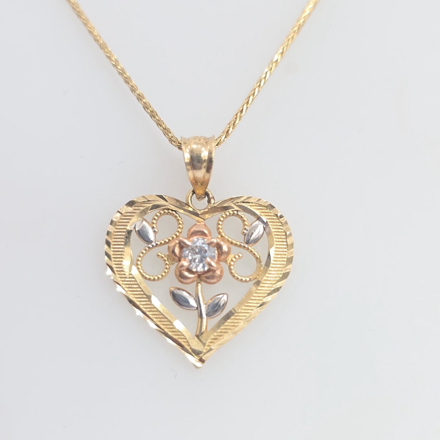 14K Yellow Gold Two-Tone Heart Flower Pendant Necklace 18" Chain 3.67g