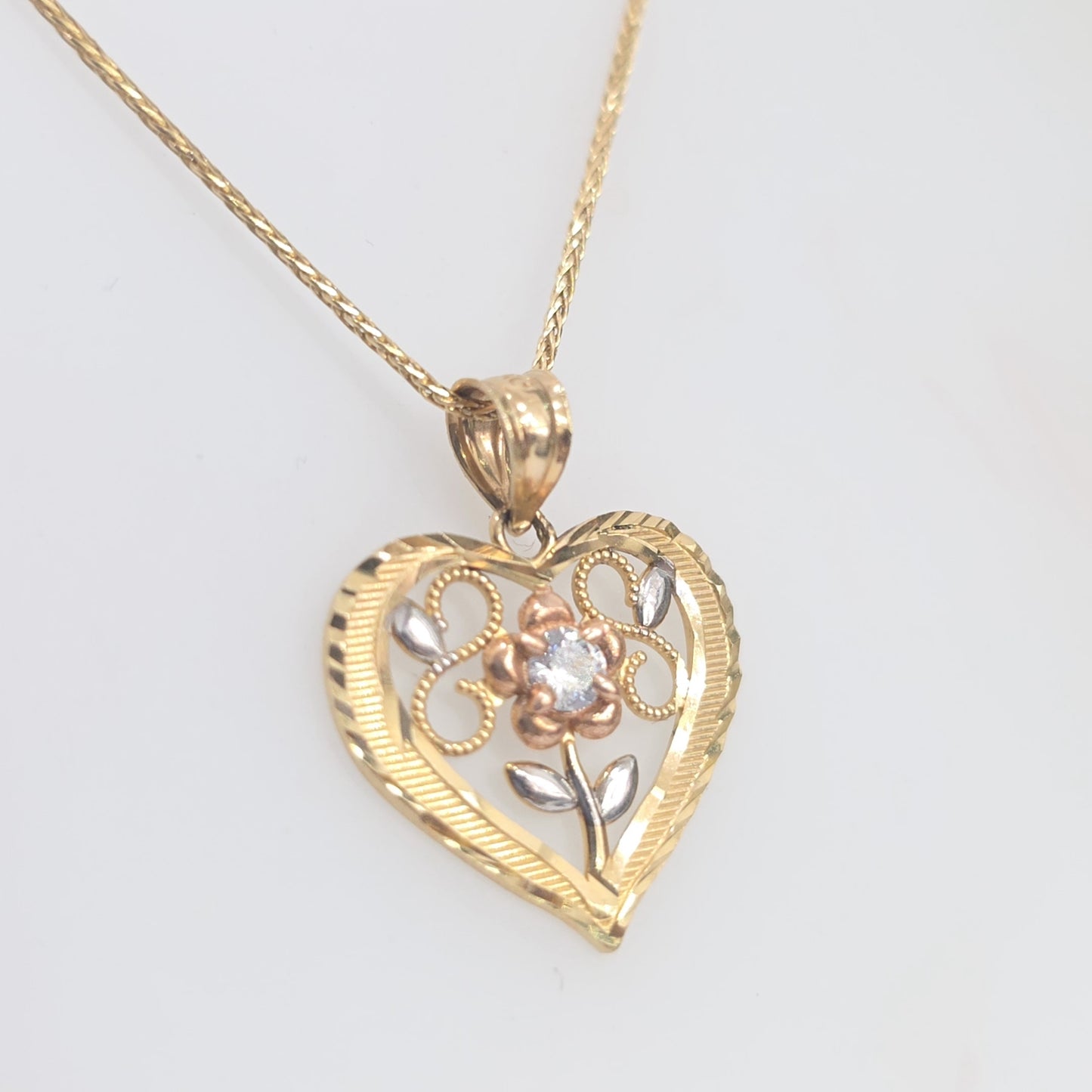 14K Yellow Gold Two-Tone Heart Flower Pendant Necklace 18" Chain 3.67g